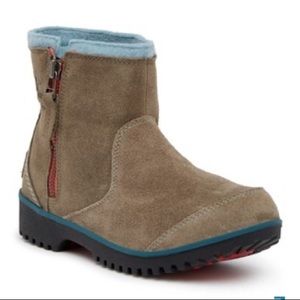 Sorel Meadow Suede zip up boots. Grey & blue